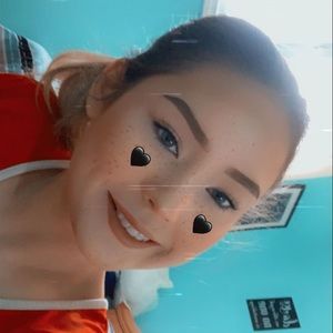 Meet your Posher, Chloe